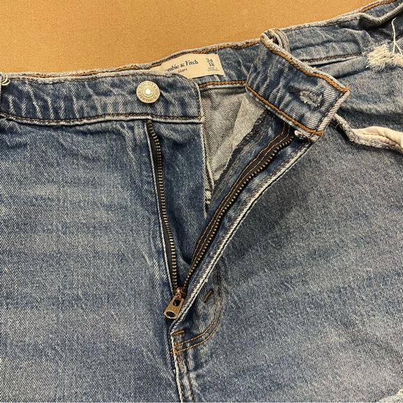 Abercrombie & Fitch Curve Love The Mom Short High Rise Distressed Size 34/18 - Picture 6 of 11